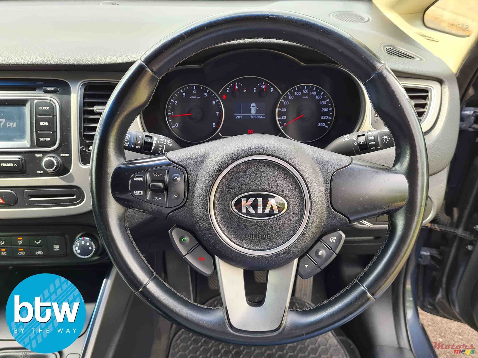 2014' Kia Carens photo #7