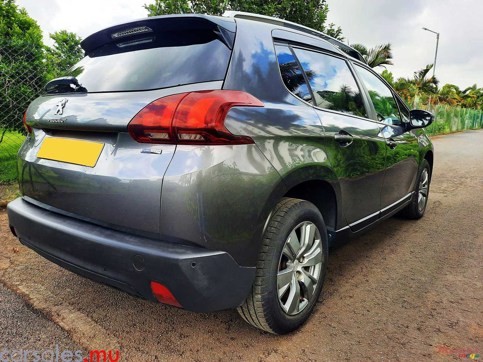 2017' Peugeot 2008 1.2 Puretech photo #4