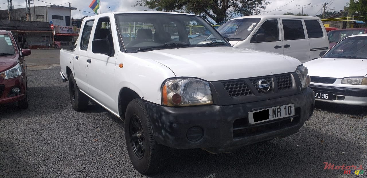 2010' Nissan Navara photo #1
