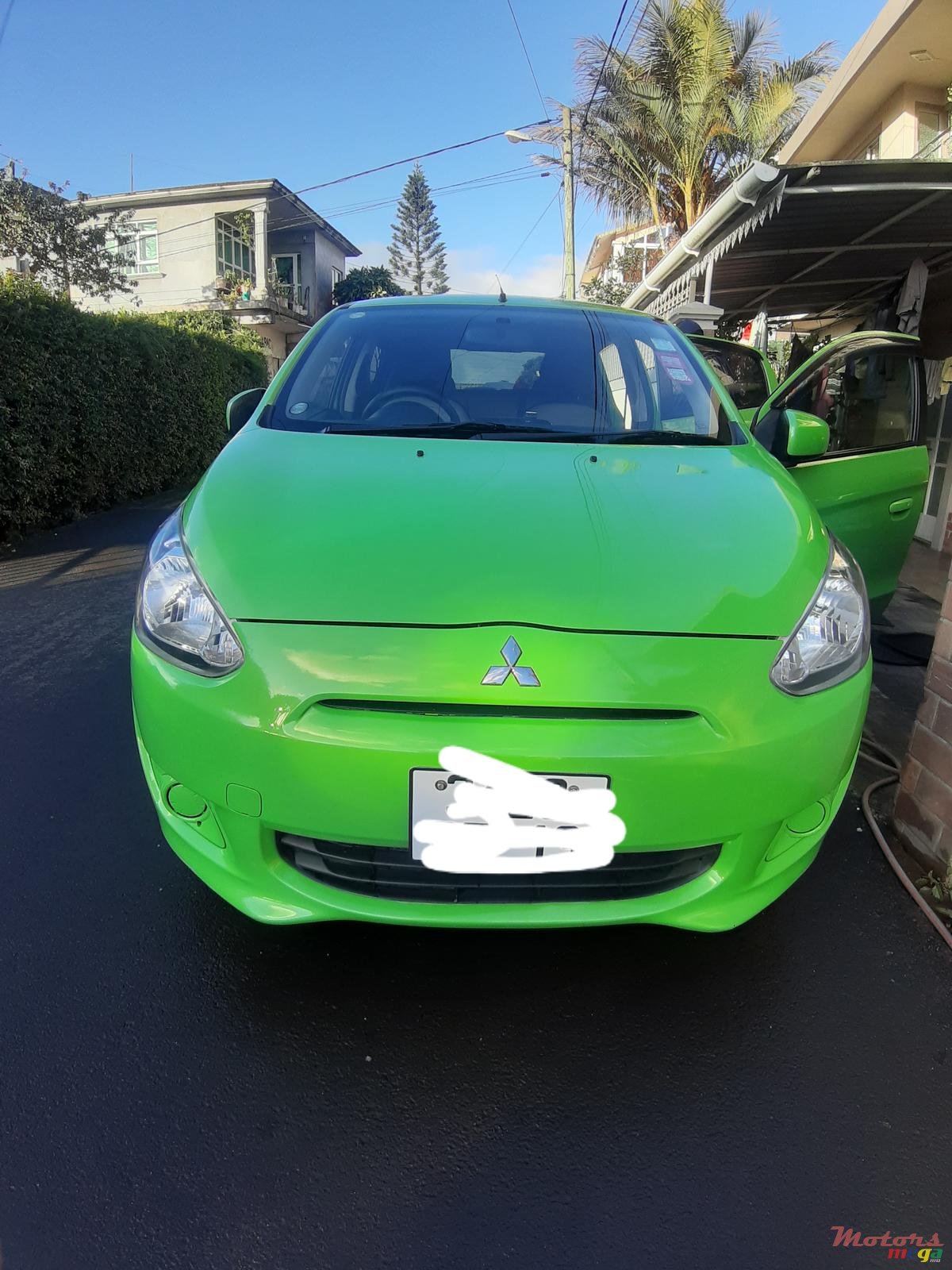 2013' Mitsubishi Mirage photo #1