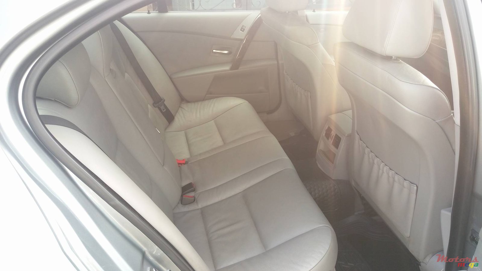 2004' BMW 520 520i photo #3