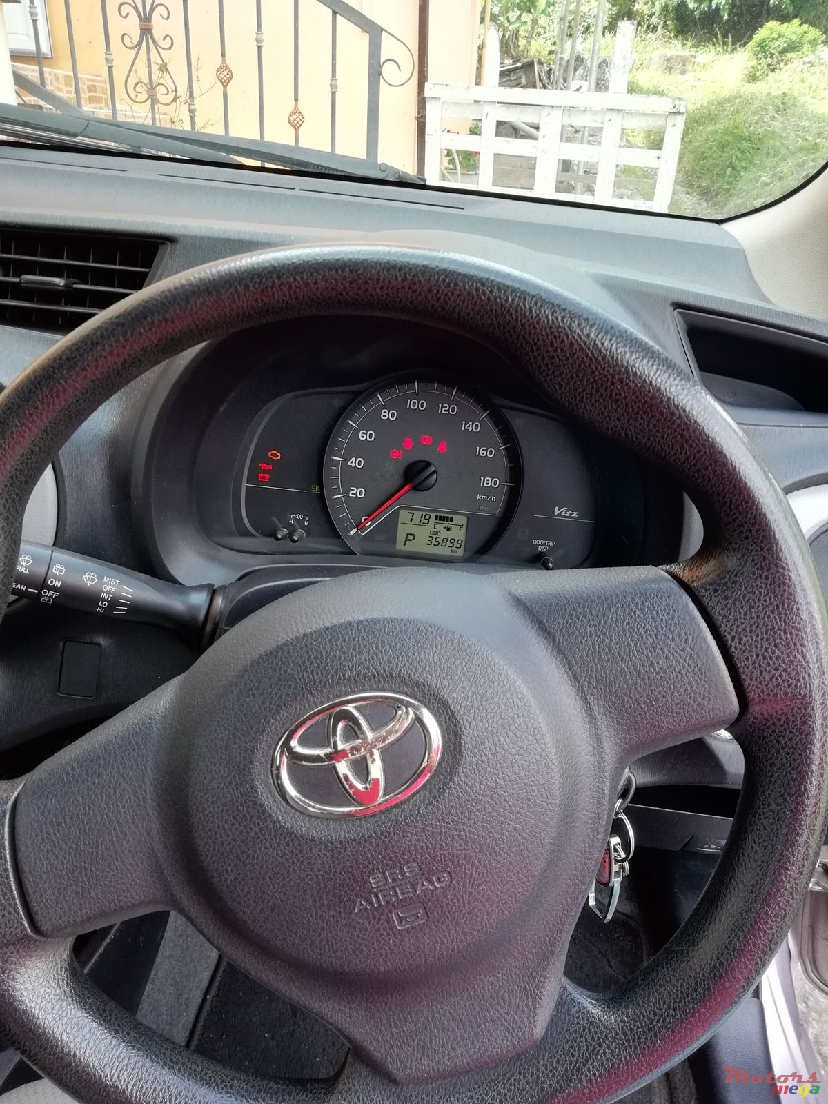 2011' Toyota Vitz photo #6