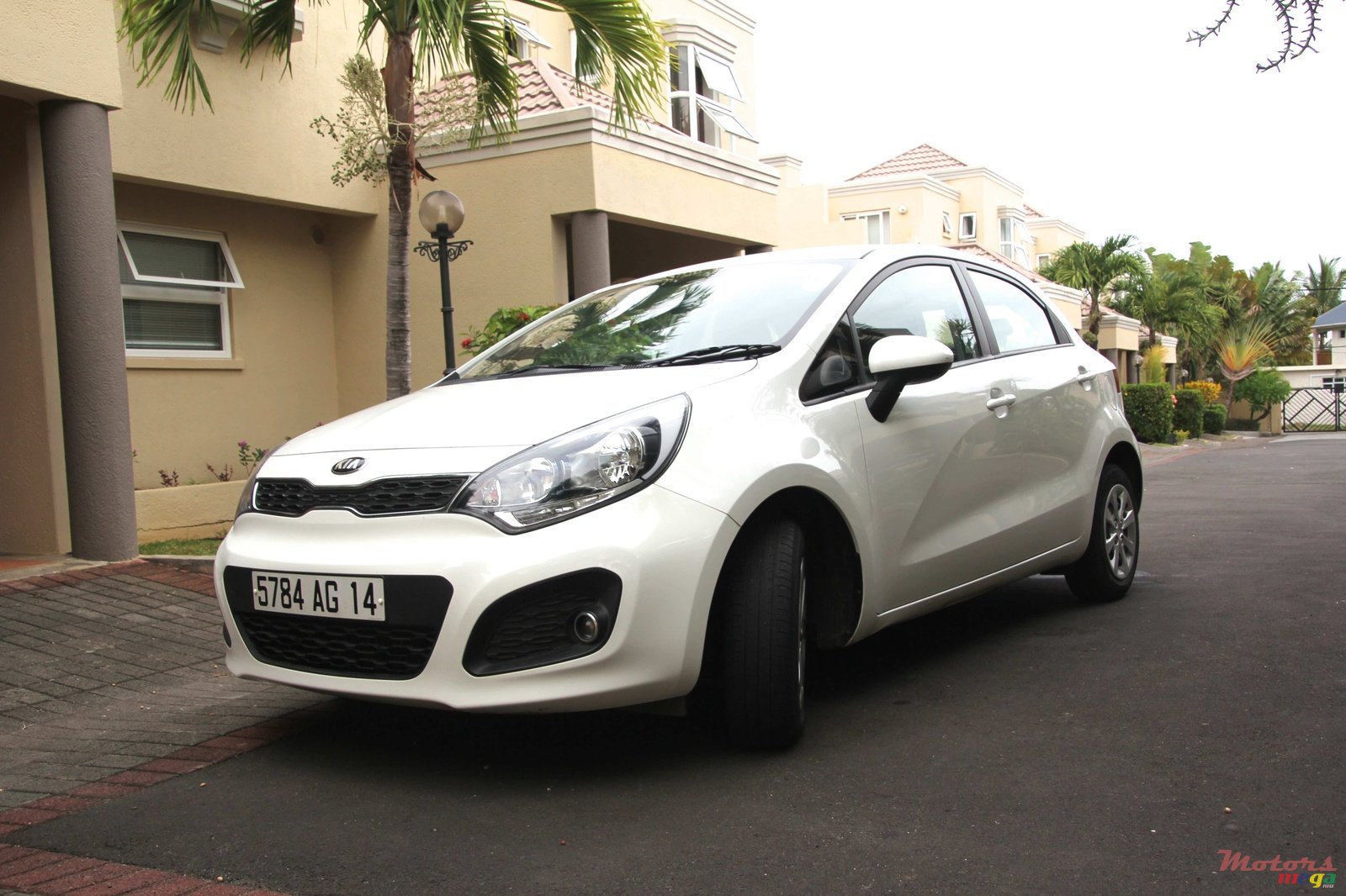 2014' Kia Rio Buzz 1.4 photo #2
