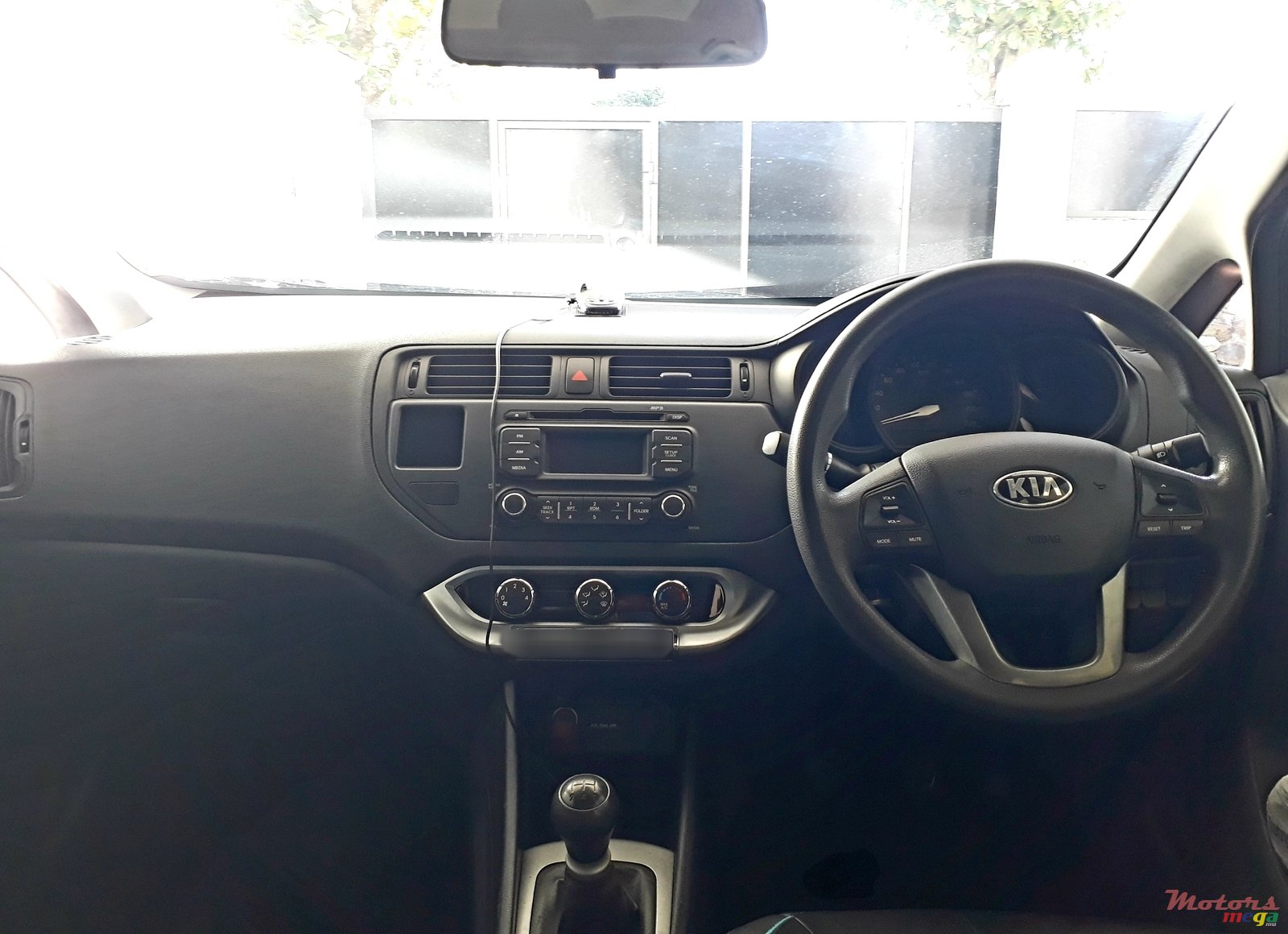 2015' Kia Rio photo #3