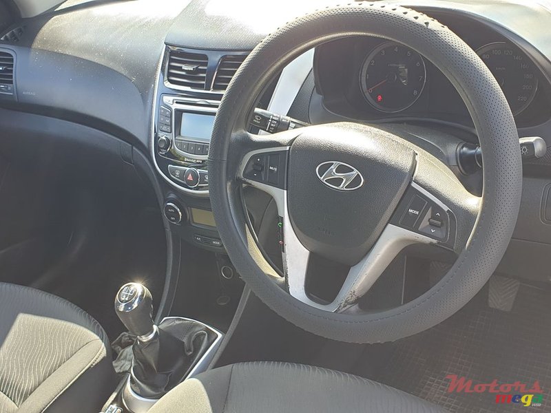 2012' Hyundai Accent photo #4