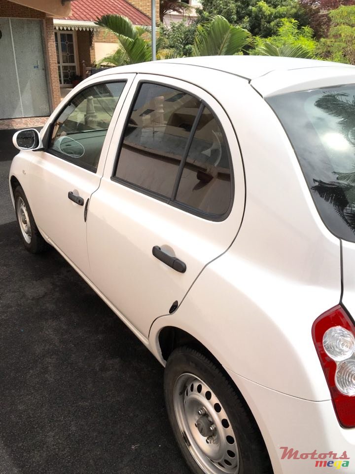 2009' Nissan photo #5