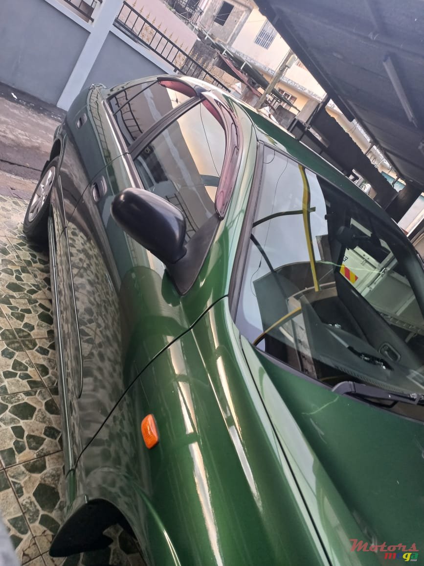 2001' Nissan Sunny photo #5