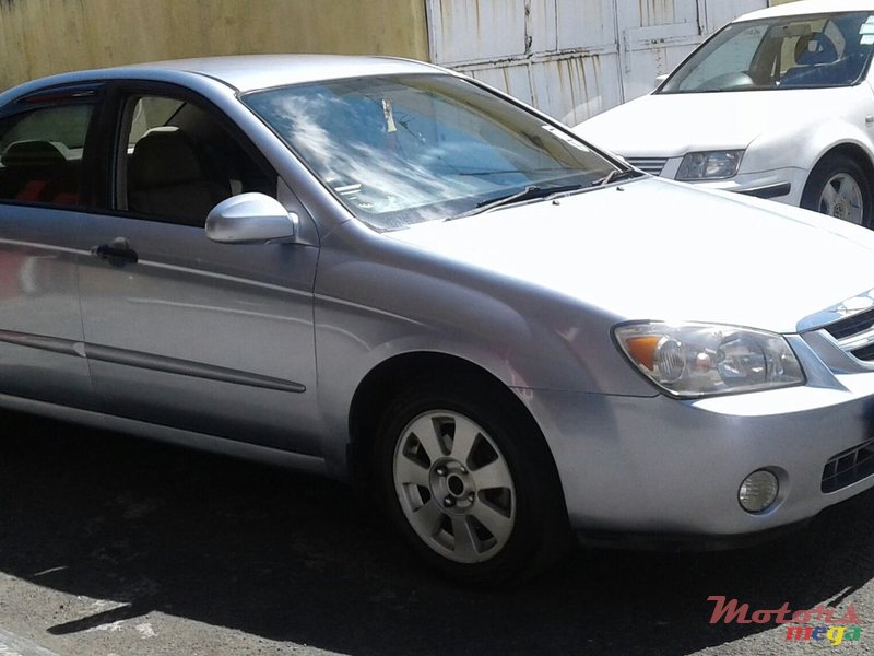 2005' Kia Cerato photo #2