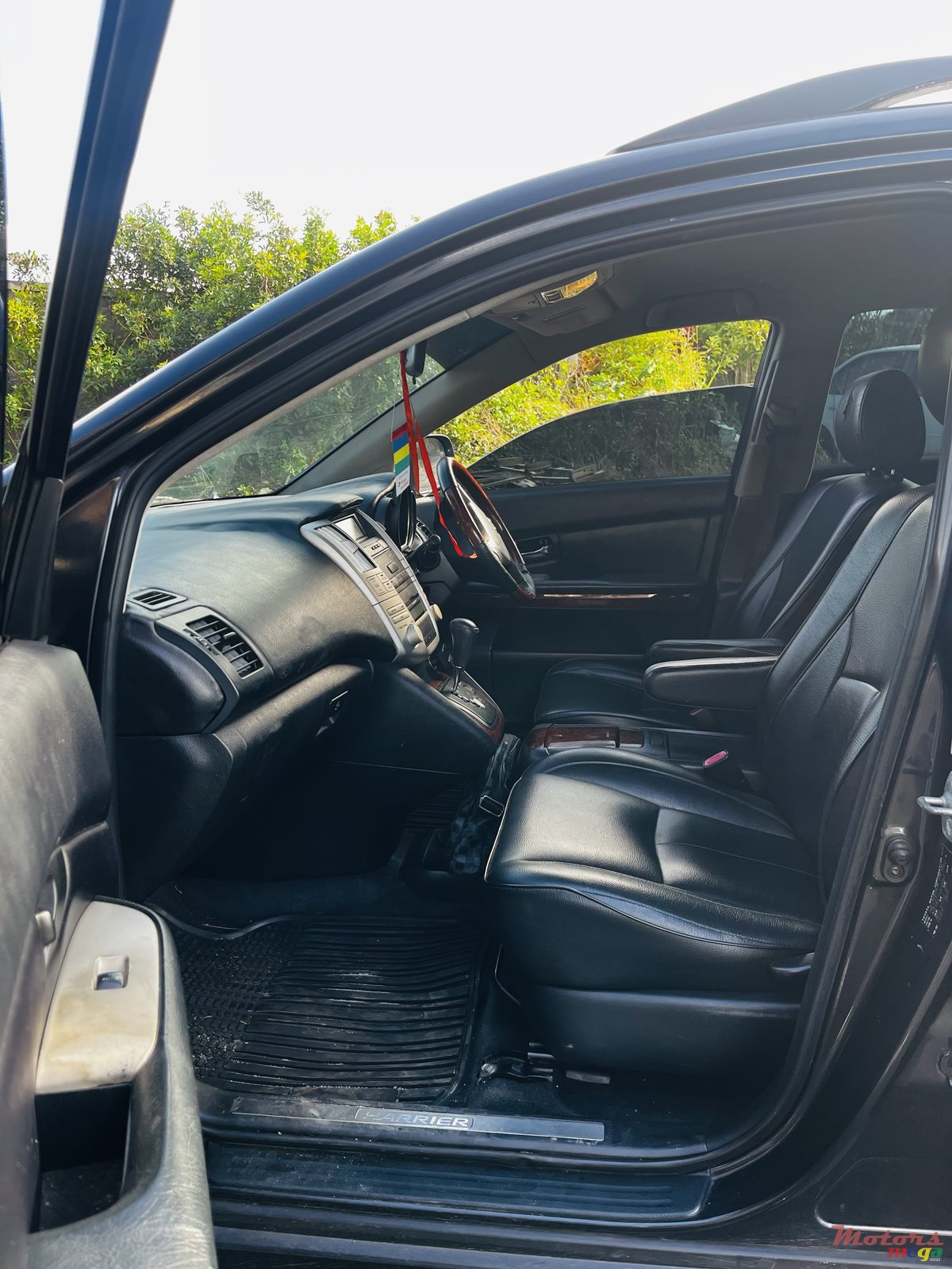 2003' Toyota Harrier photo #3