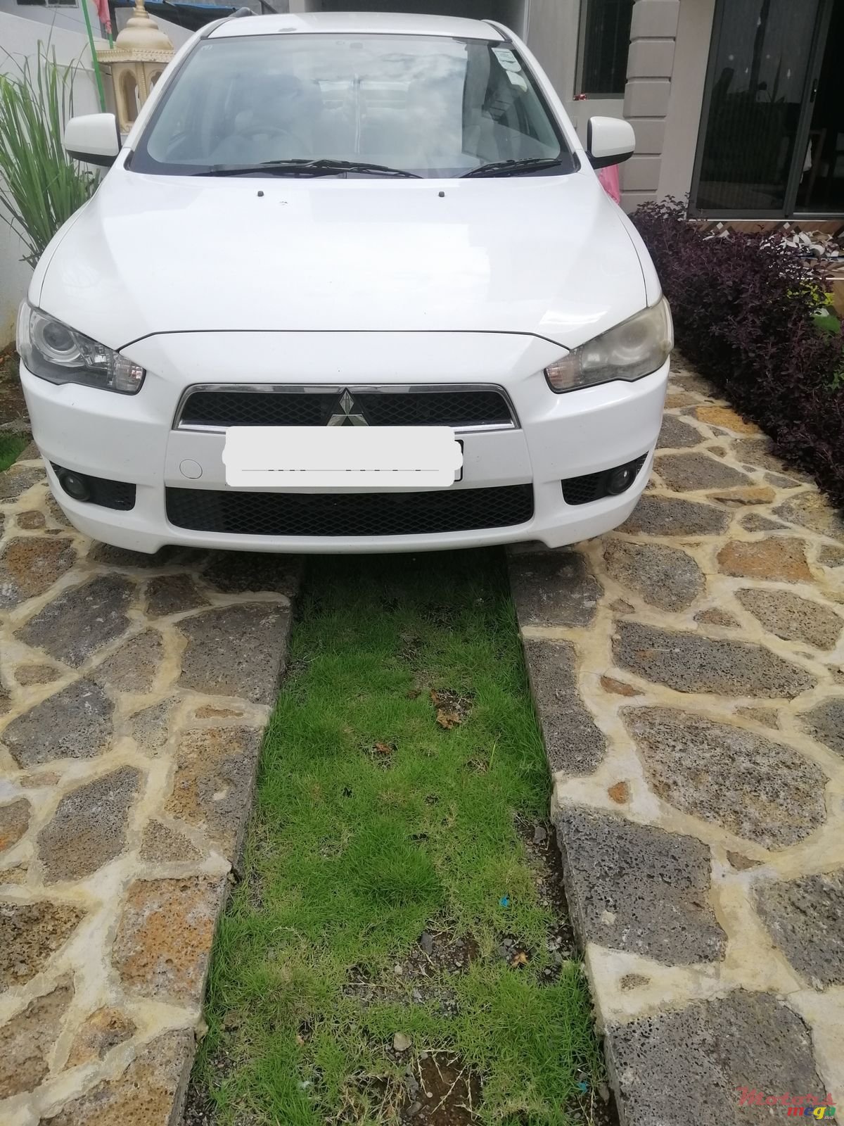 2010' Mitsubishi Lancer photo #2