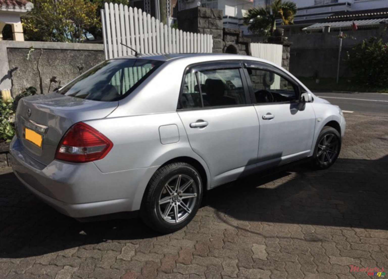 2004' Nissan Tiida photo #4