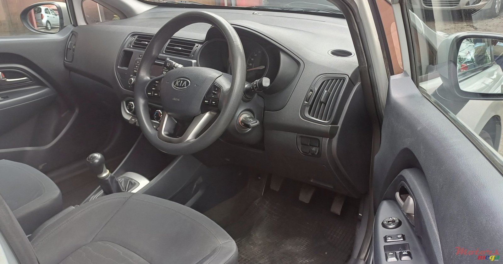 2012' Kia Rio photo #5