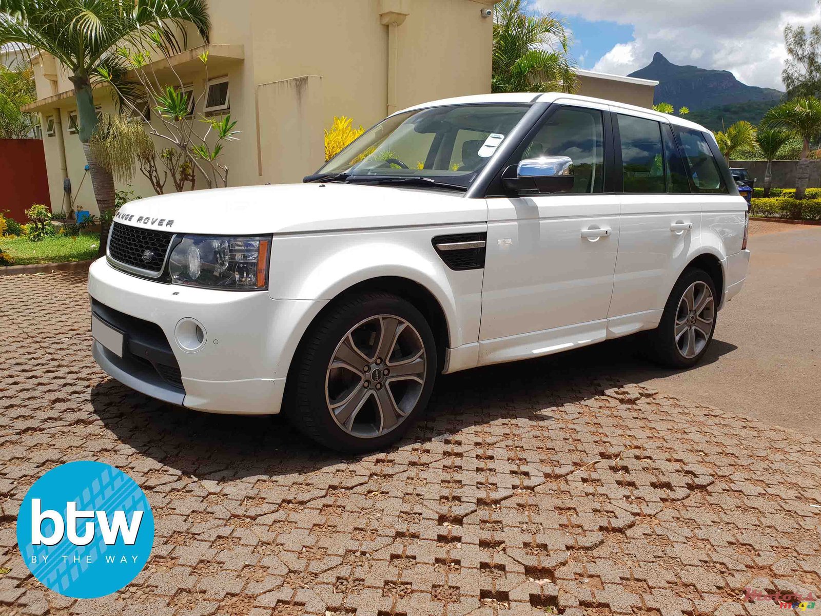 2013' Land Rover Range Rover Sport photo #3