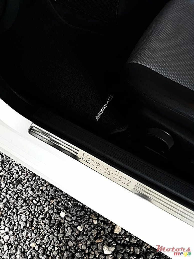 2011' Mercedes-Benz C-Class C180 AMG photo #5