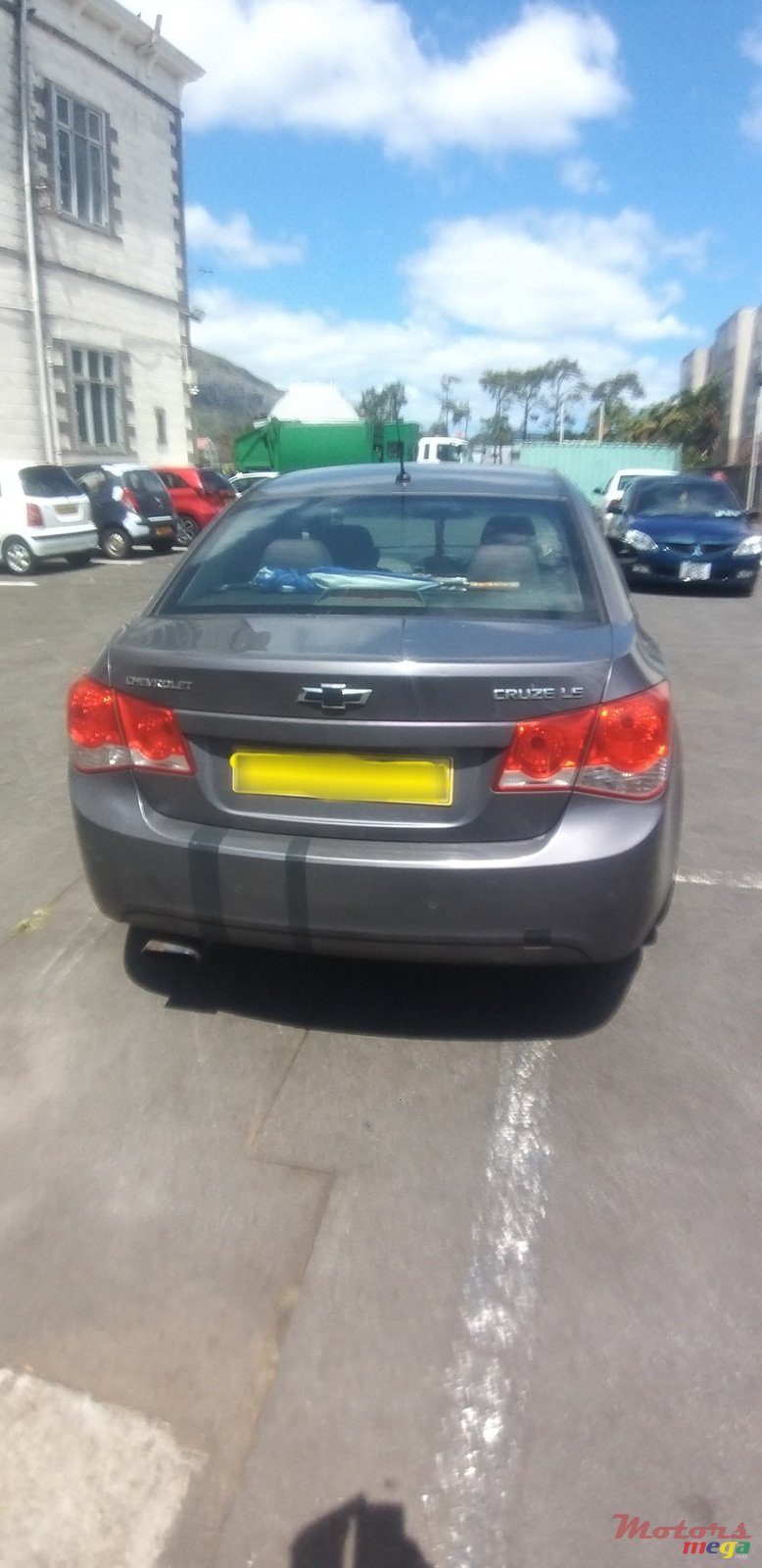 2011' Chevrolet Cruze photo #2