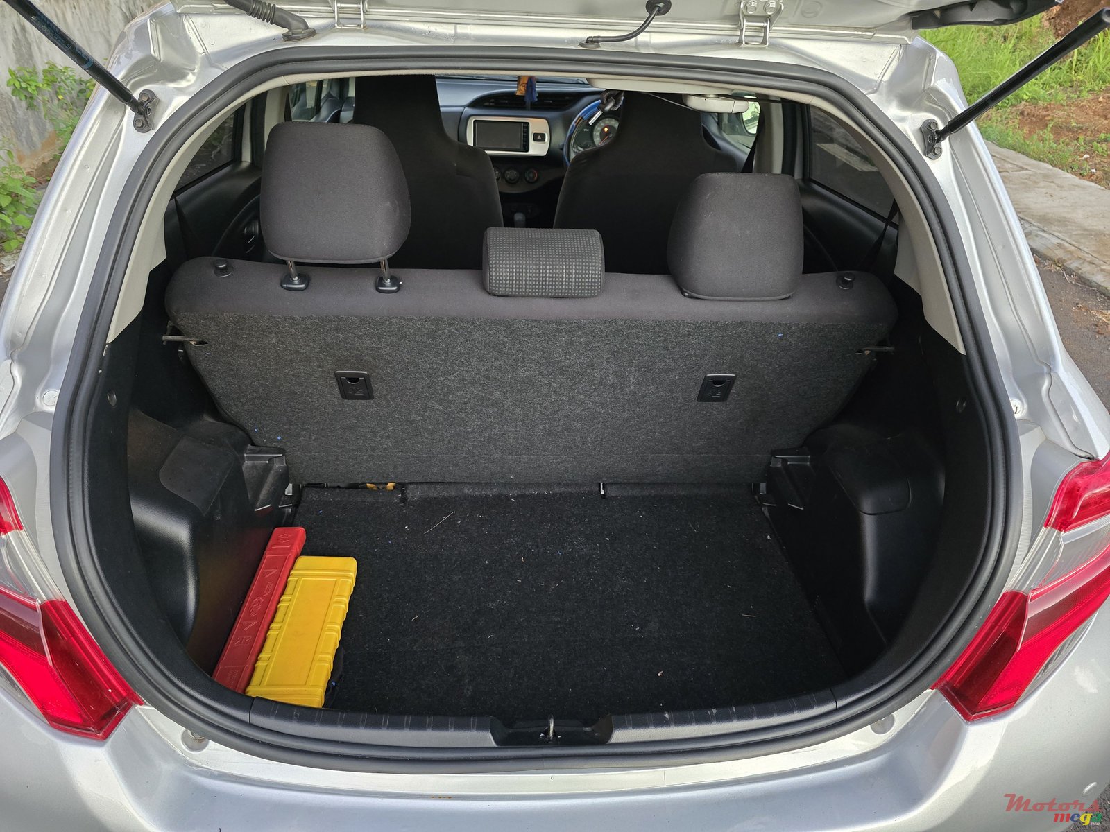 2016' Toyota Vitz photo #5