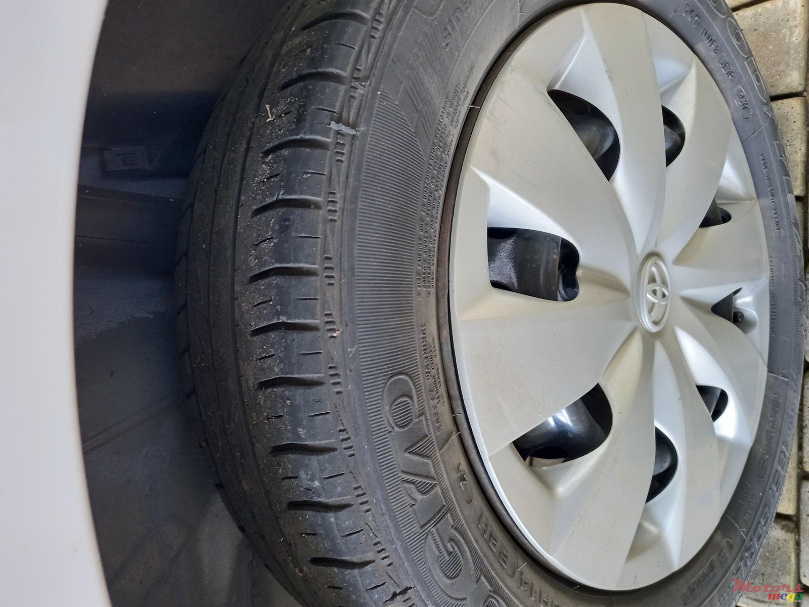 2010' Toyota Vitz photo #7