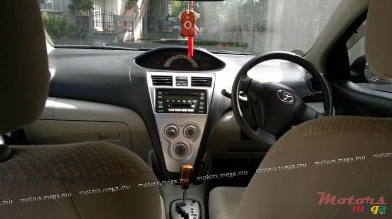 2006' Toyota Belta photo #3