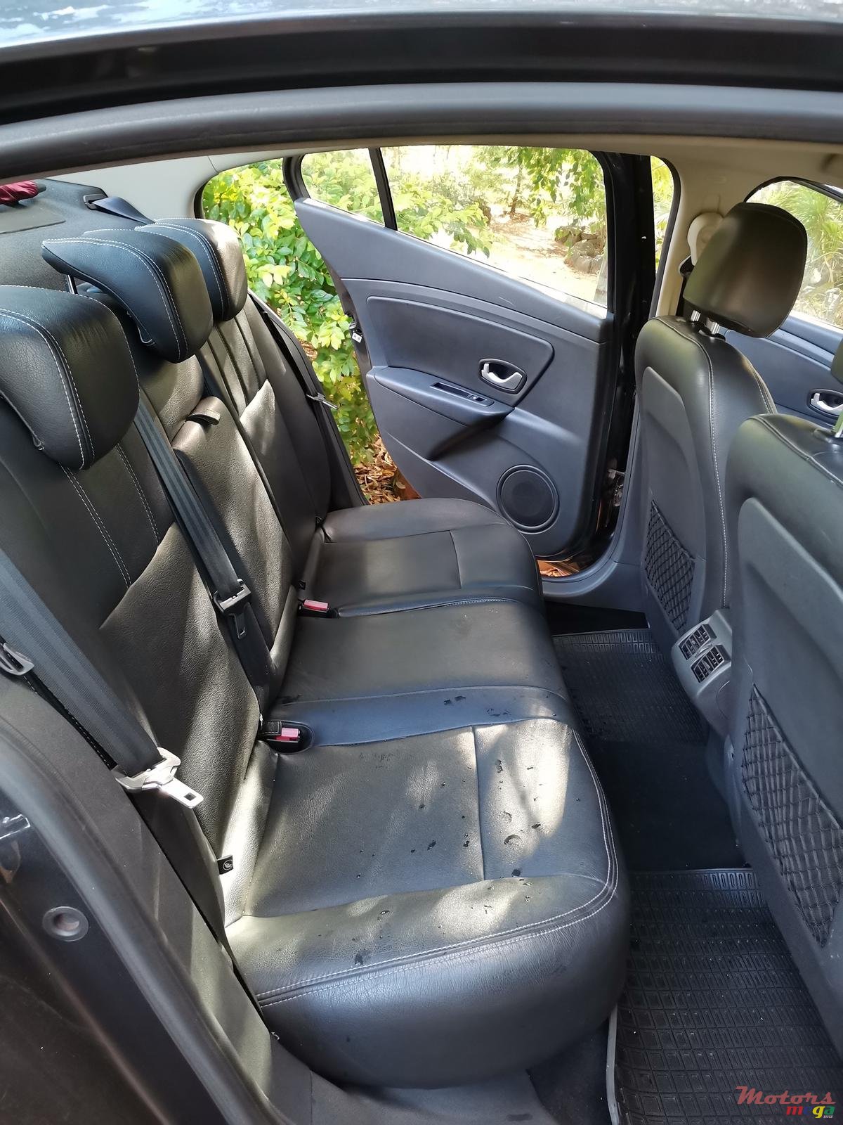 2012' Renault Fluence photo #5