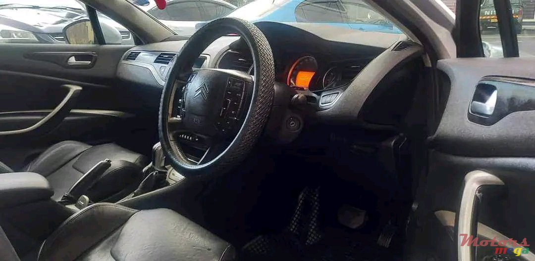 2011' Citroen C5 photo #4