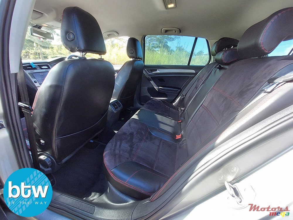 2015' Volkswagen Golf VII photo #5