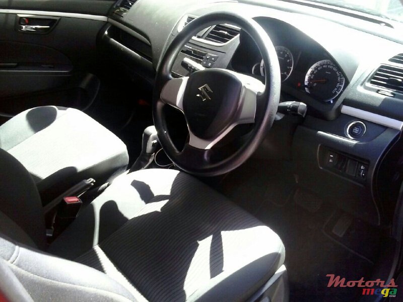 2011' Suzuki Swift photo #5