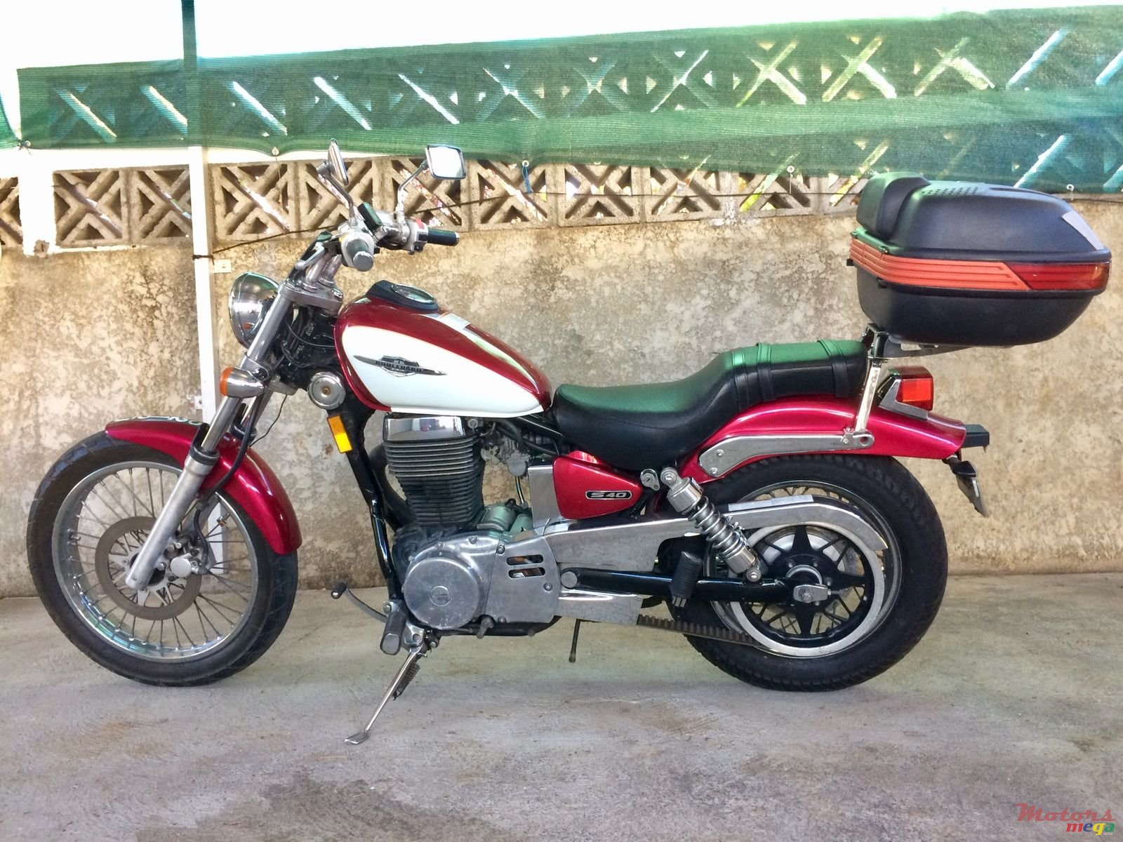 2009' Suzuki Boulevard LS650-S40 photo #2