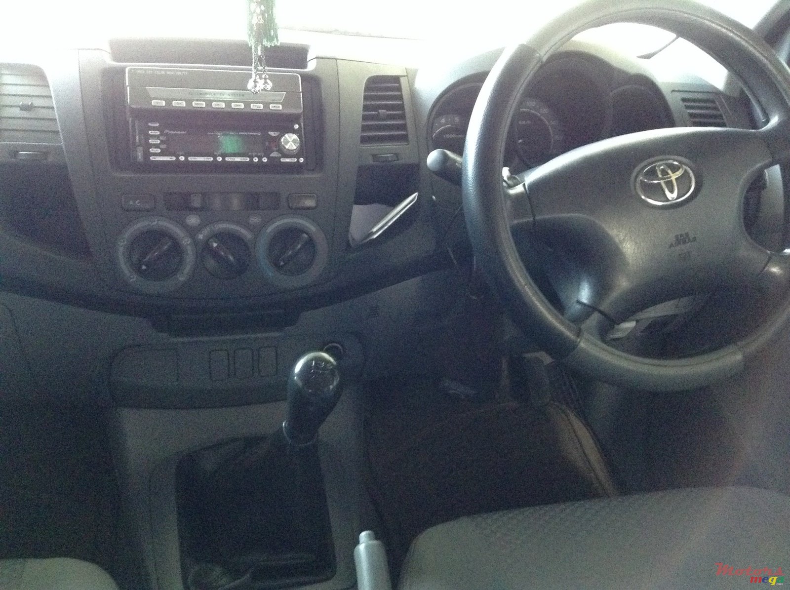 2006' Toyota Hilux photo #2