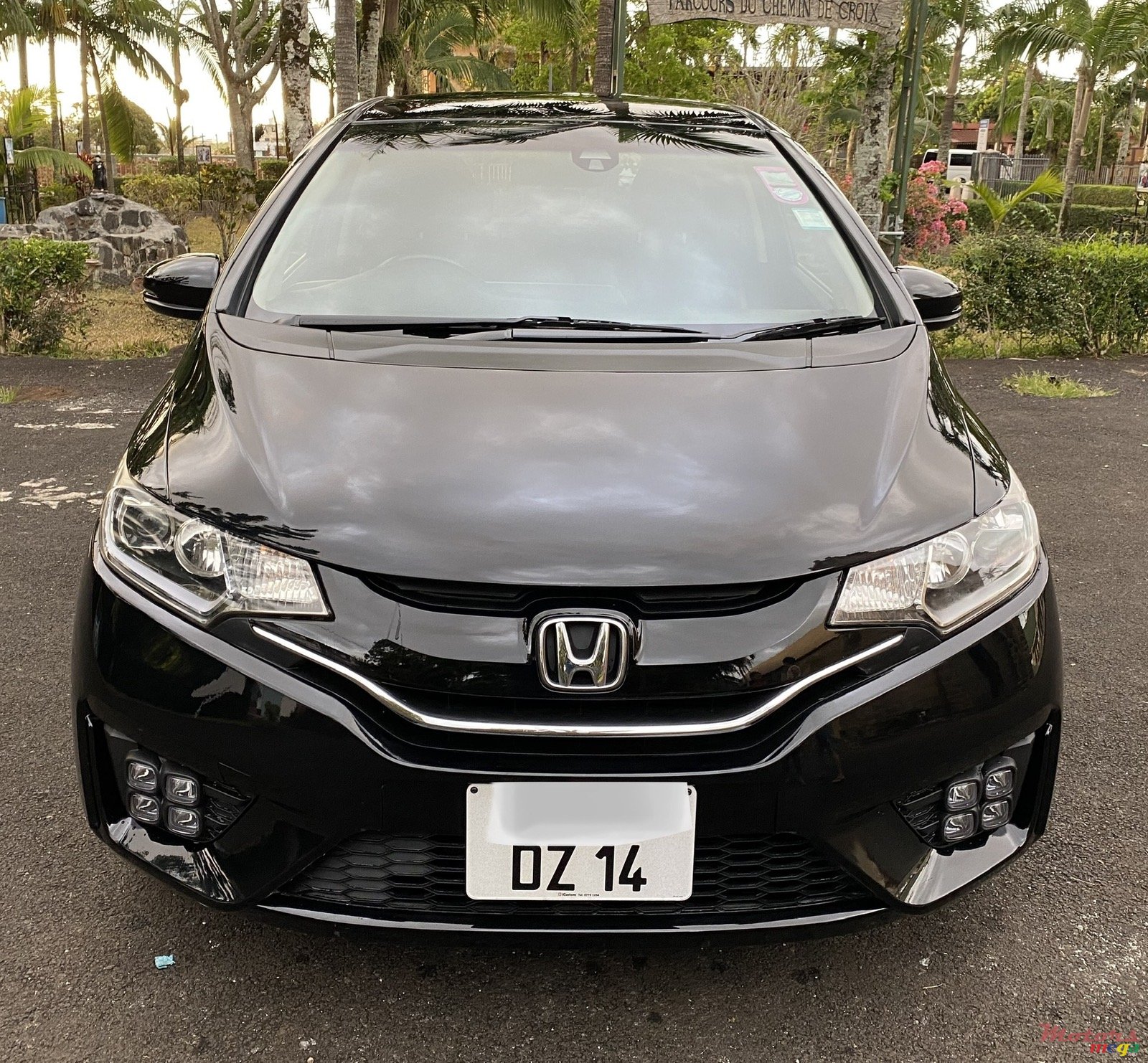 2014' Honda Fit Hybrid photo #2