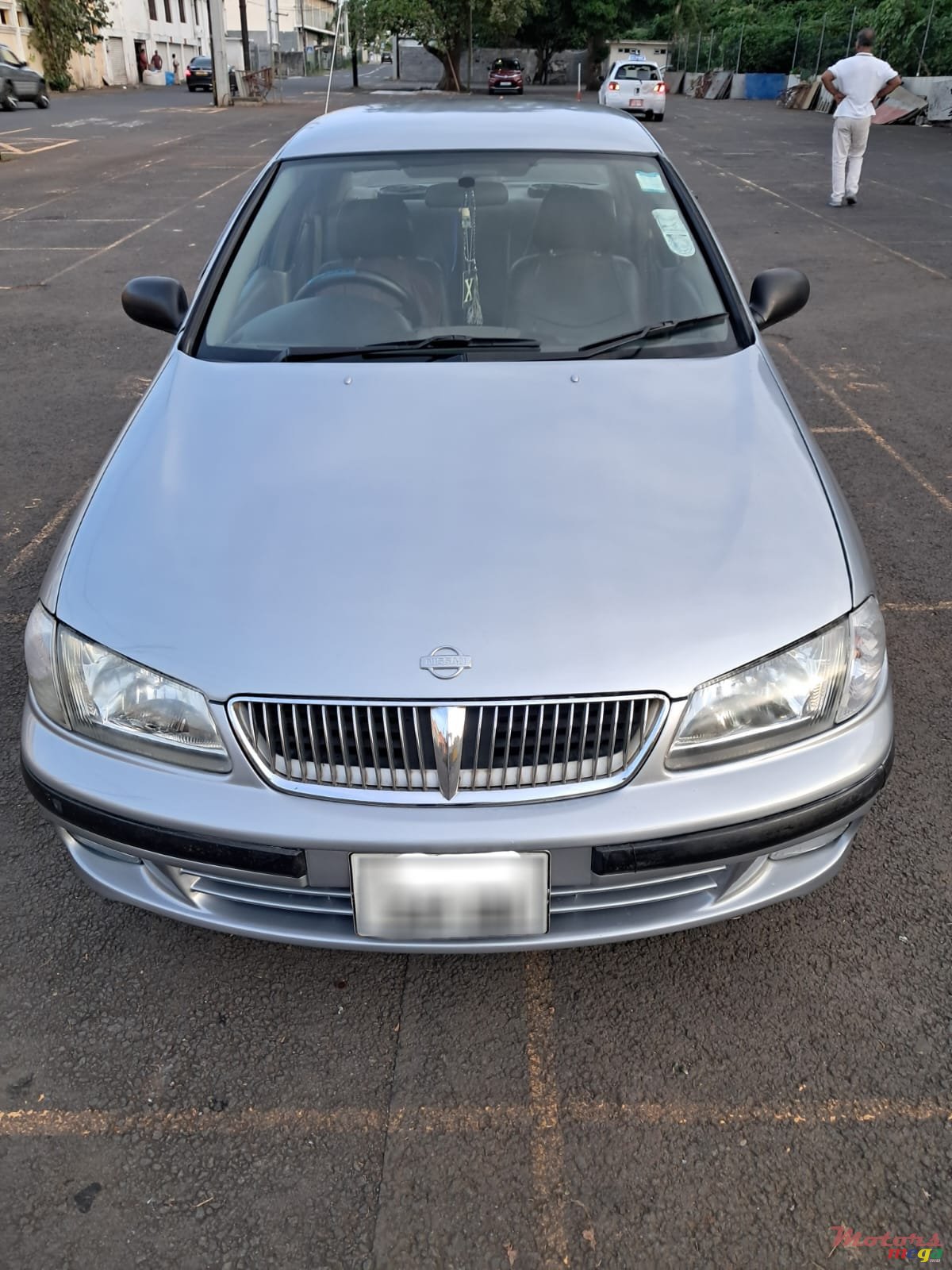 2001' Nissan Sunny photo #1