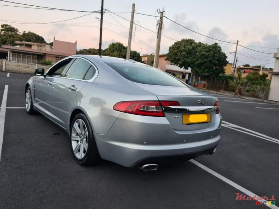 2011' Jaguar XF photo #3