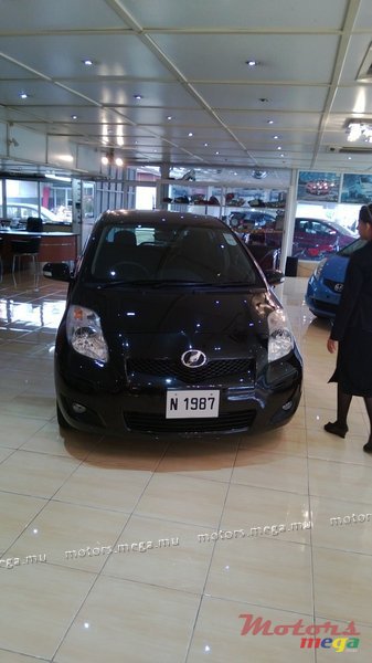 2010' Toyota Yaris vitz photo #1