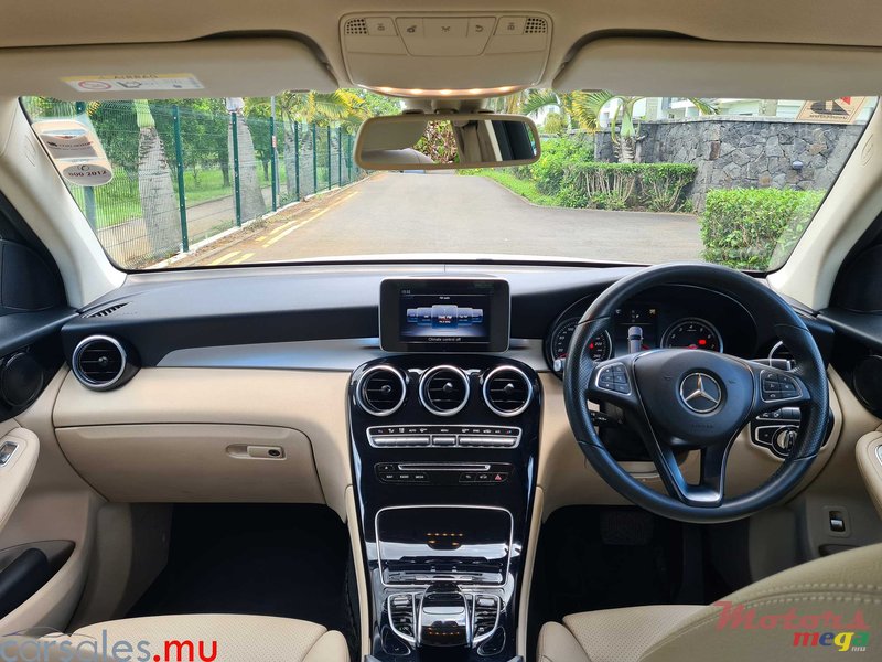 2017' Mercedes-Benz GLC 200 Avantgarde photo #6