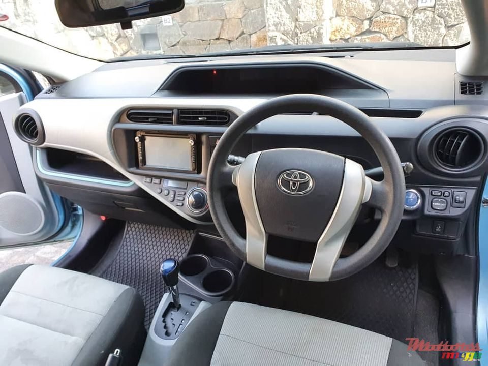 2012' Toyota Aqua photo #7