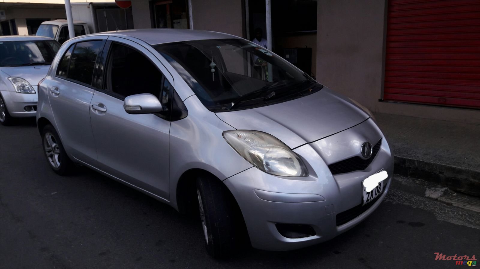 2008' Toyota Vitz photo #1