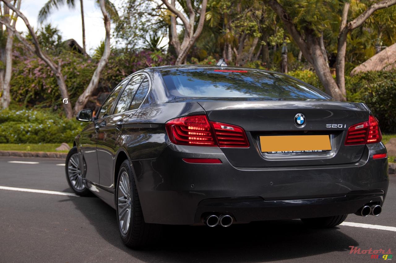 2017' BMW 5 Series photo #2