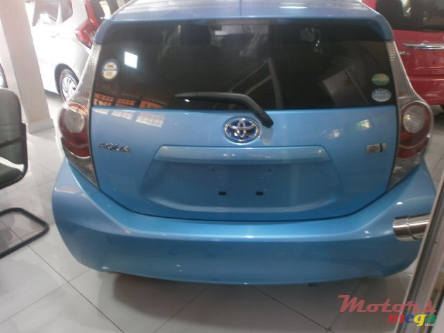 2013' Toyota Aqua photo #3