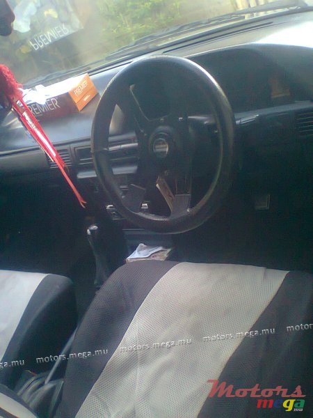 1992' Mazda 323 photo #2