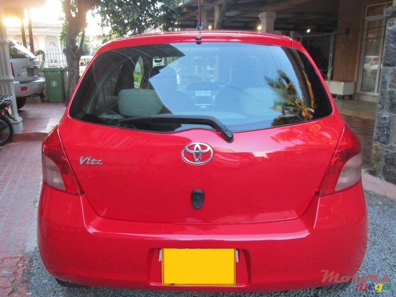 2006' Toyota Vitz photo #3