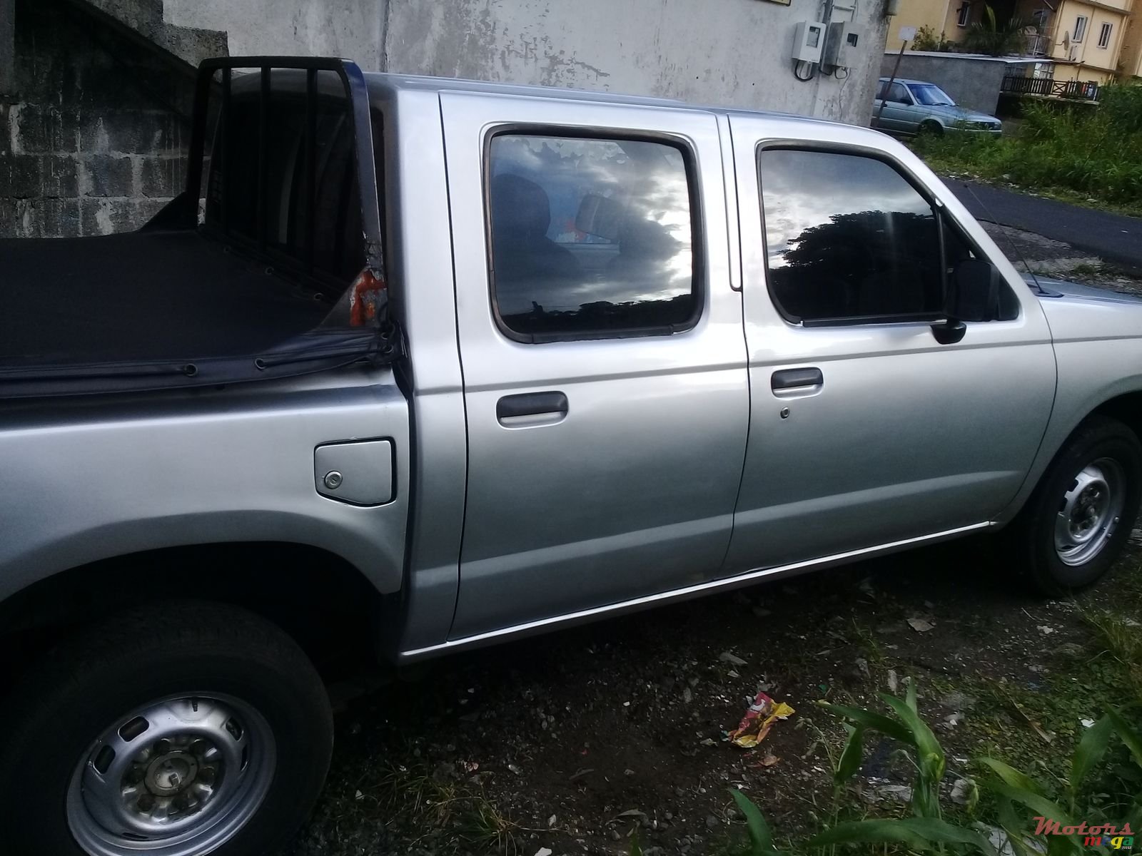 1998' Nissan Navara photo #2