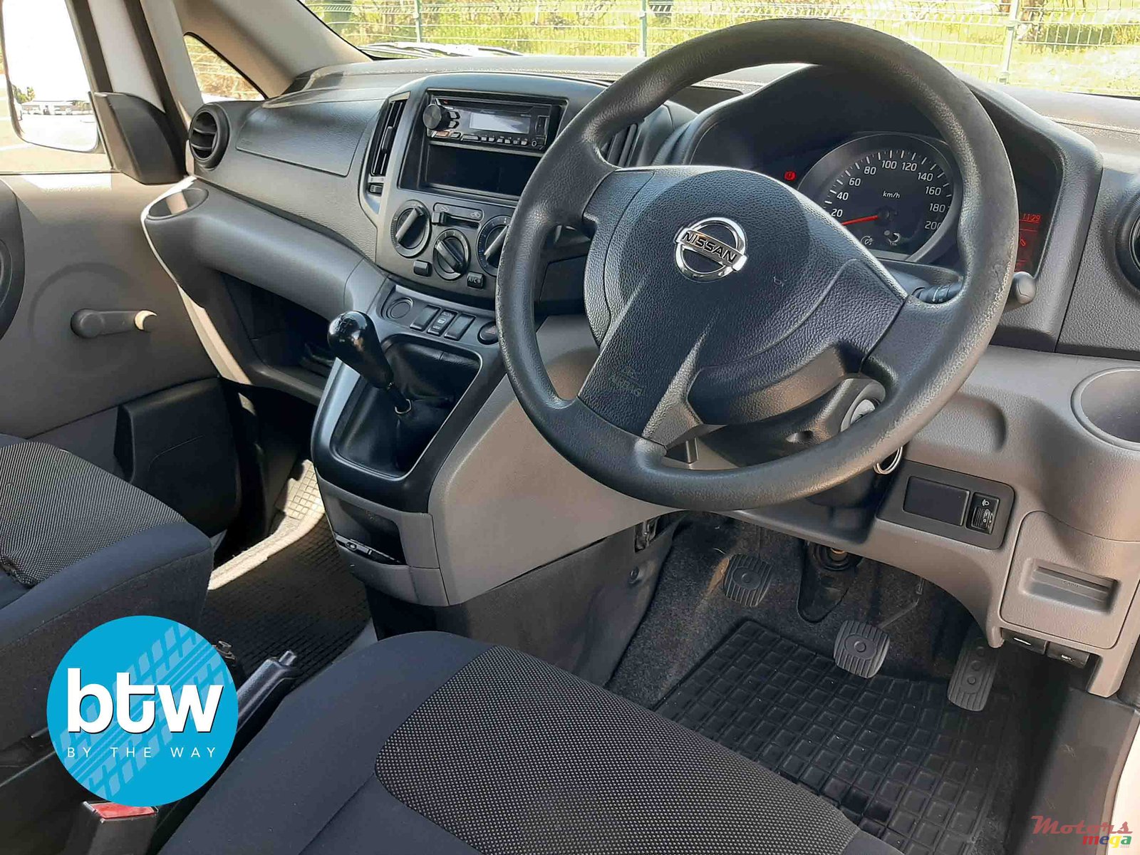 2018' Nissan NV photo #5