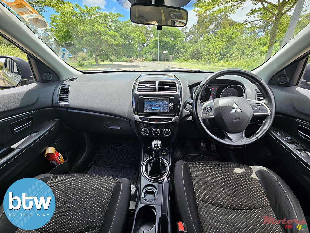 2014' Mitsubishi ASX photo #7