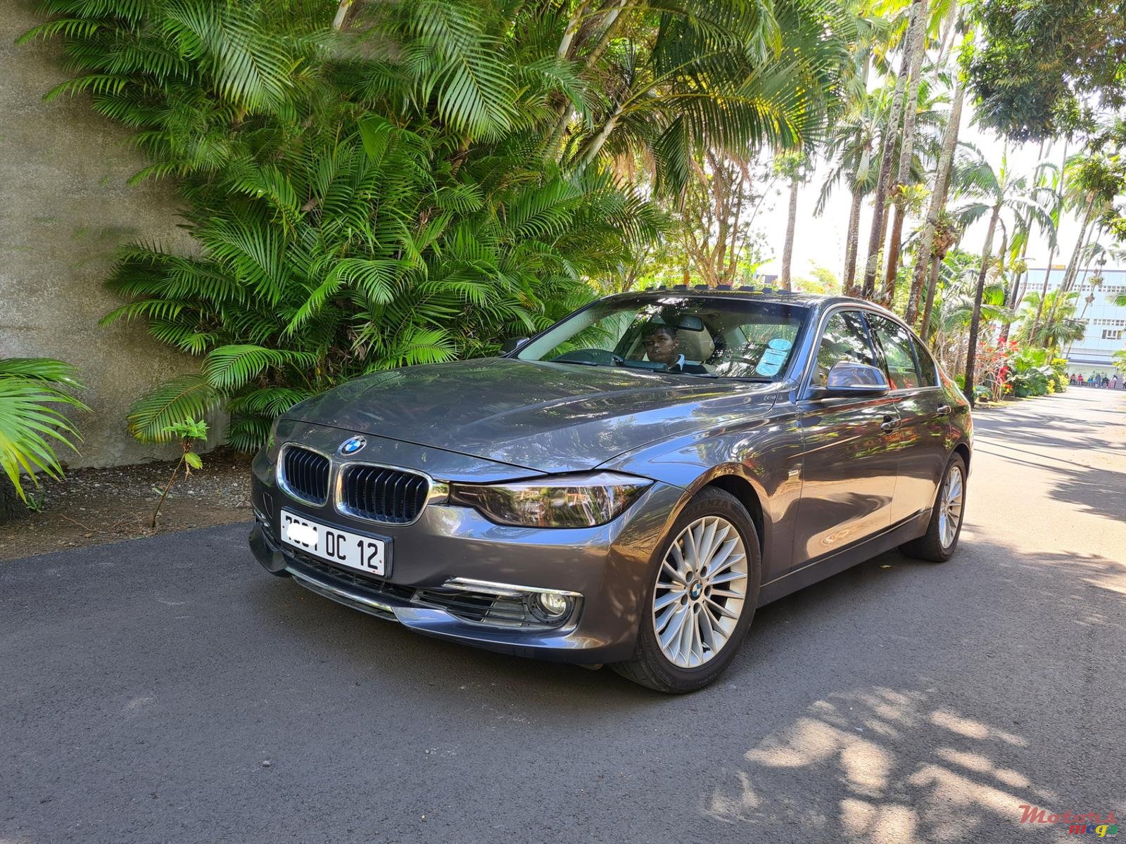 2012' BMW 320 Automatic Sunroof photo #1