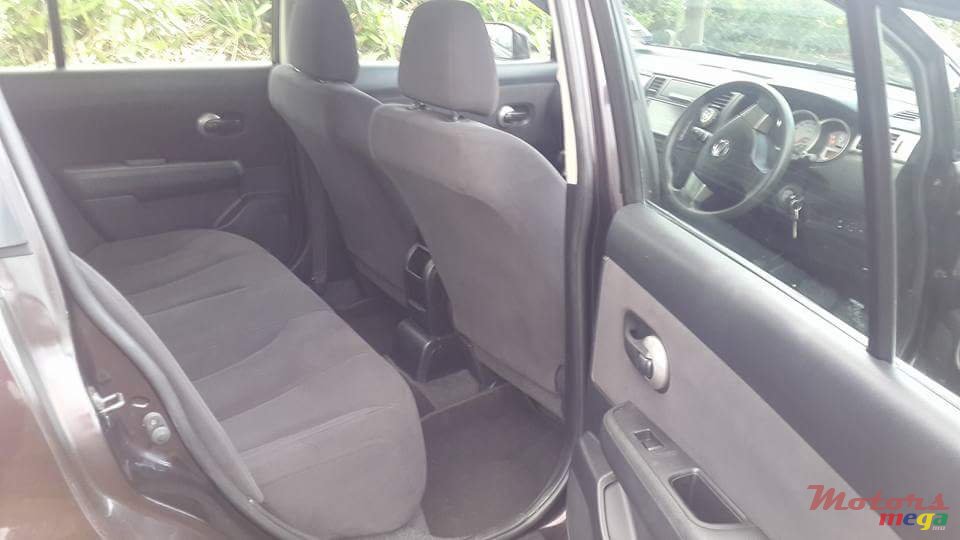 2012' Nissan Tiida Hatchback photo #5