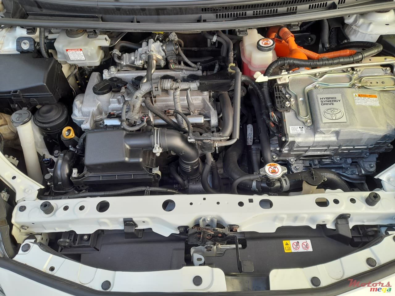 2019' Toyota Prius c photo #6