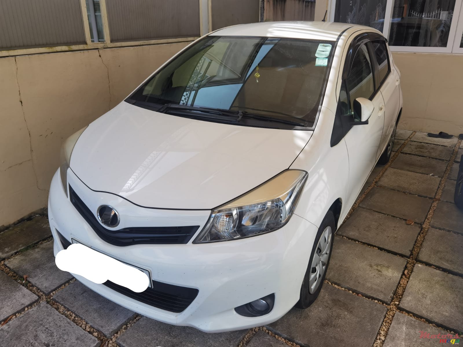 2012' Toyota Vitz photo #1