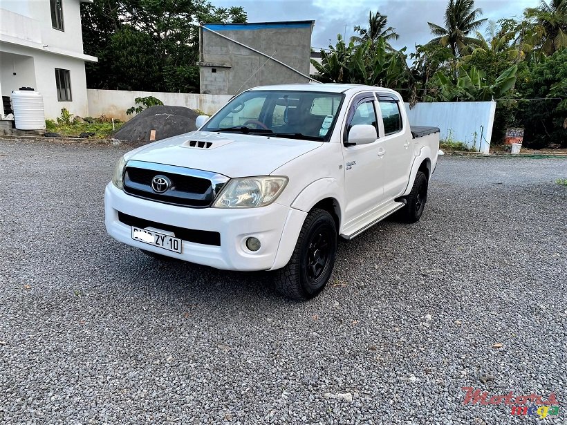 2010' Toyota Hilux Manual 2.5L photo #2