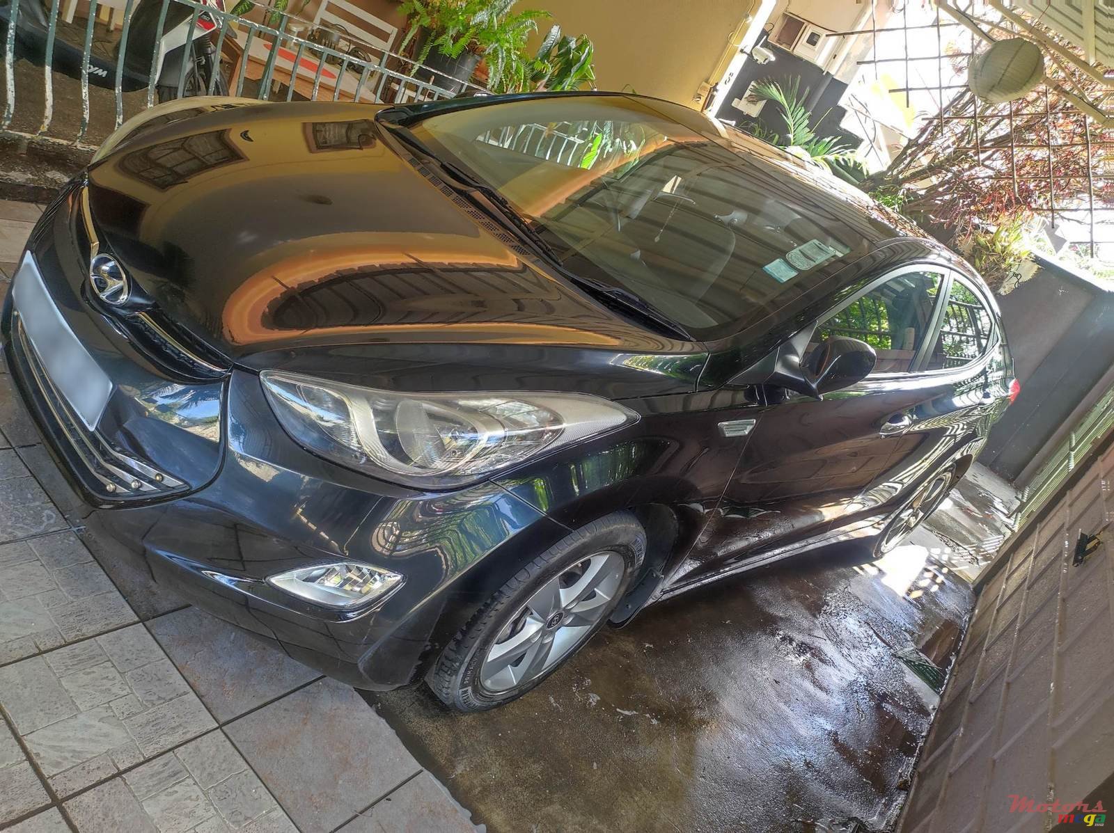 2013' Hyundai Elantra photo #3