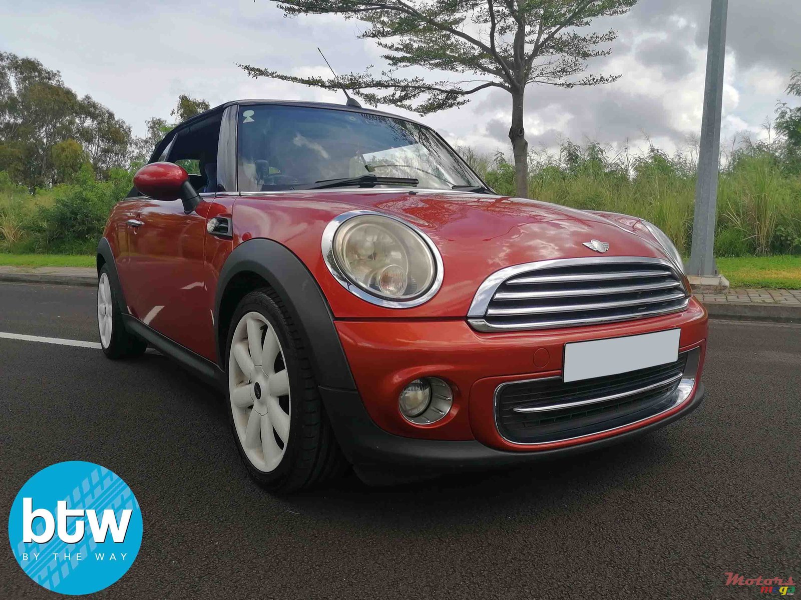 2011' MINI Cooper photo #1