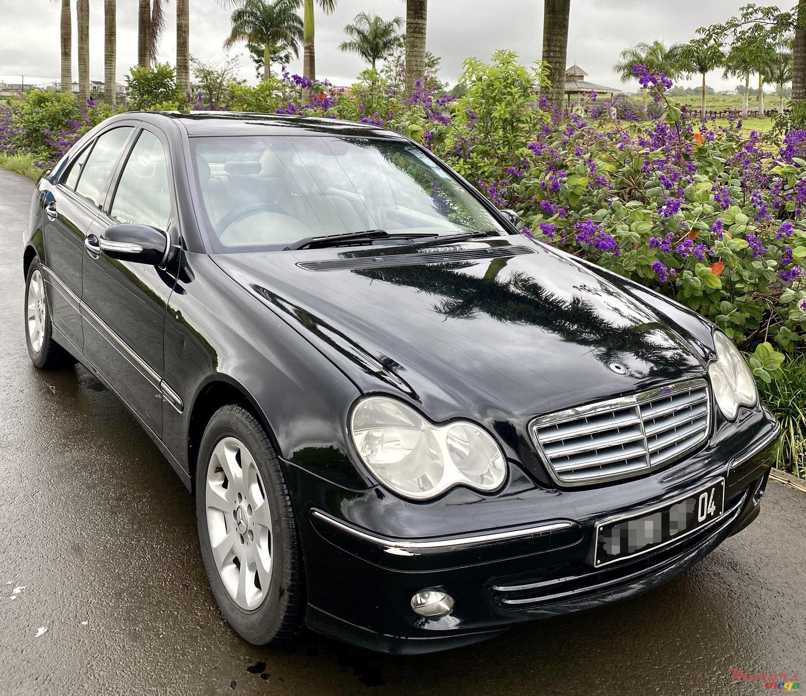 2004' Mercedes-Benz C-Class photo #1